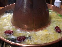 -果松木炭酸菜铜火锅·外婆参鸡汤