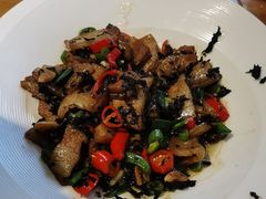 -头上红煨盐鸡·非遗院子餐厅