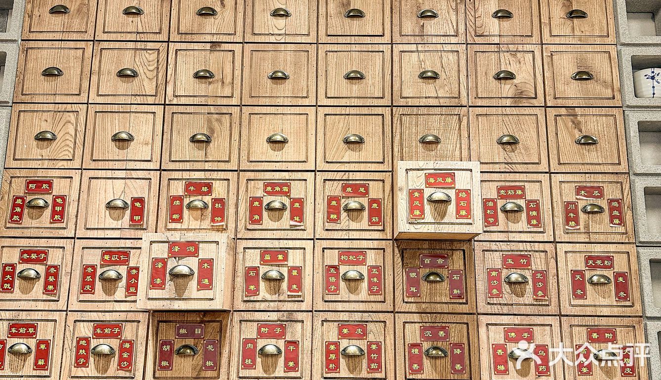 食在不懂我就问 | 这家炭炉鸡煲为啥好吃😋