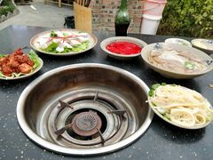 -茅草房·河畔园林火锅