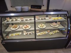 面包甜点陈列柜-和润艺术酒店-自助早餐厅