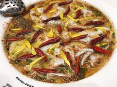 老坛酸菜鲈鱼-渔语鱼新川菜Bistro(万象天地店)