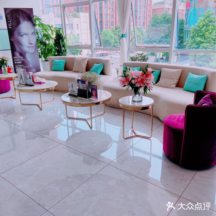 修丽可AGE抗糖面霜和HR黑绷带谁更能抗?