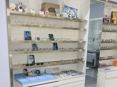 -视野联行眼镜•蔡司•依视路(温江店)