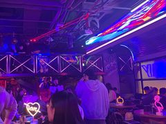 -UP嘻哈酒吧(粉巢店)