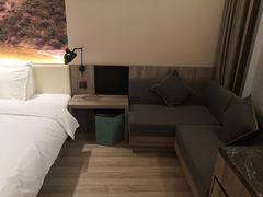 -榆林榆阳西路火车站亚朵酒店