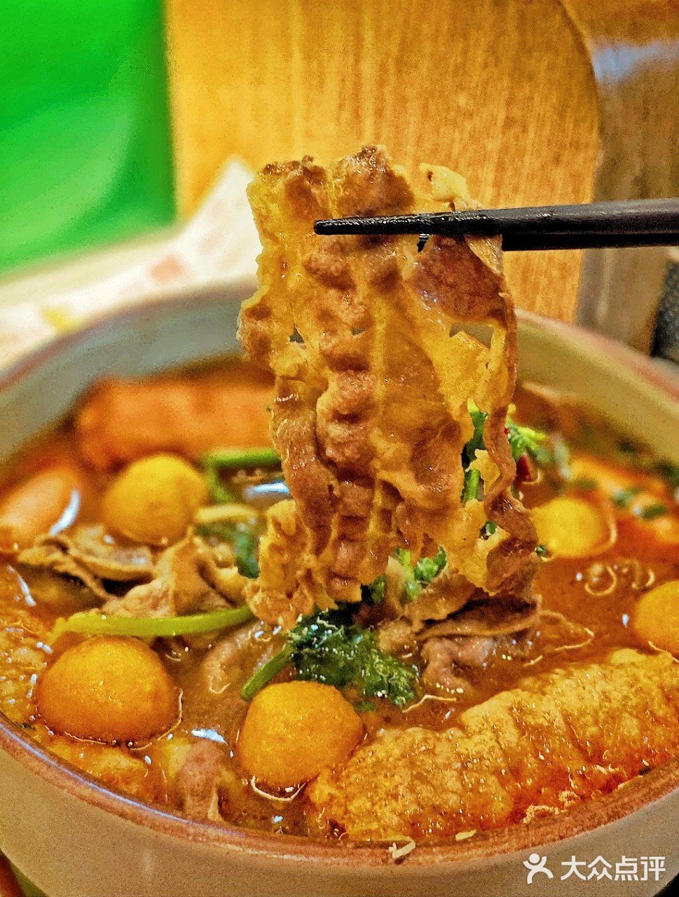 魔都最红米线｜探店肥汁米蘭“天星码头”概念店