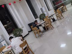 -四方湖服务区·停车场
