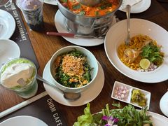 -Chom Cafe and Restaurant