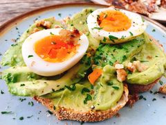 牛油果煮蛋吐司-RAC BAR(安福路店)