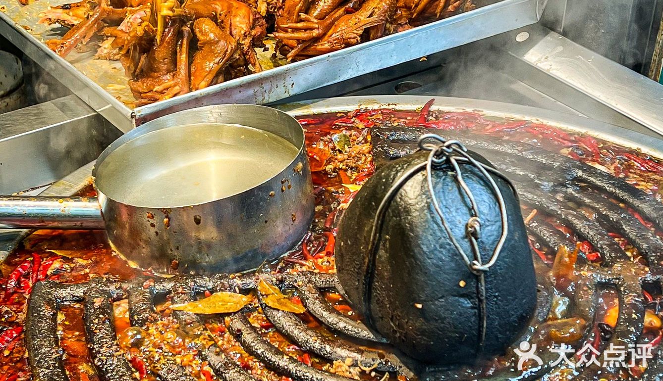 西安回民街的风干麻辣鸡 吃一口就停不下来[调皮]