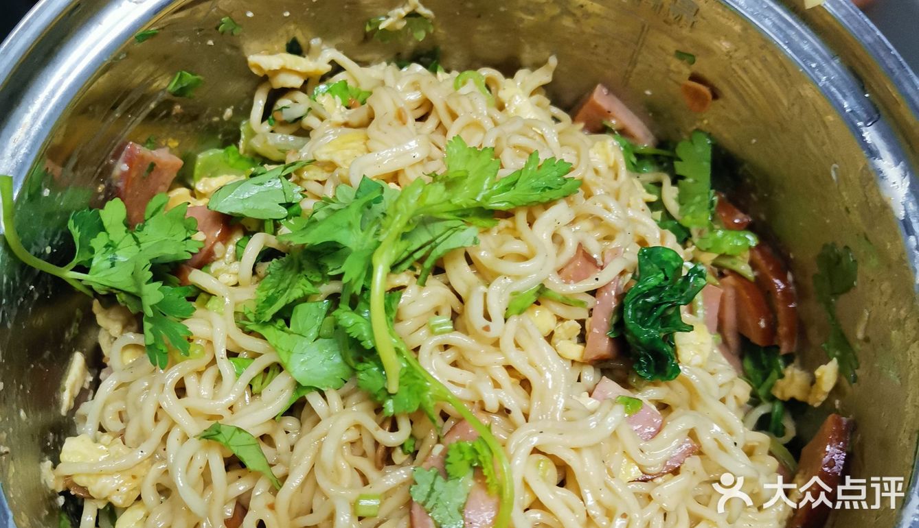 手掰肠鸡蛋炒面