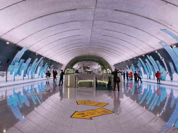 吴中路(地铁站)-"在大众点评看到15号线 已经开了 就和.