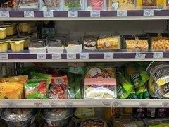 零售区-全家便利店(天目山路三店)