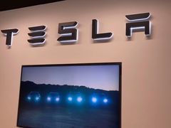 -TESLA 特斯拉(上海太古汇体验店)