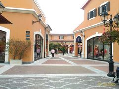 -佛罗伦萨小镇广佛名品奥特莱斯(疏港路店)