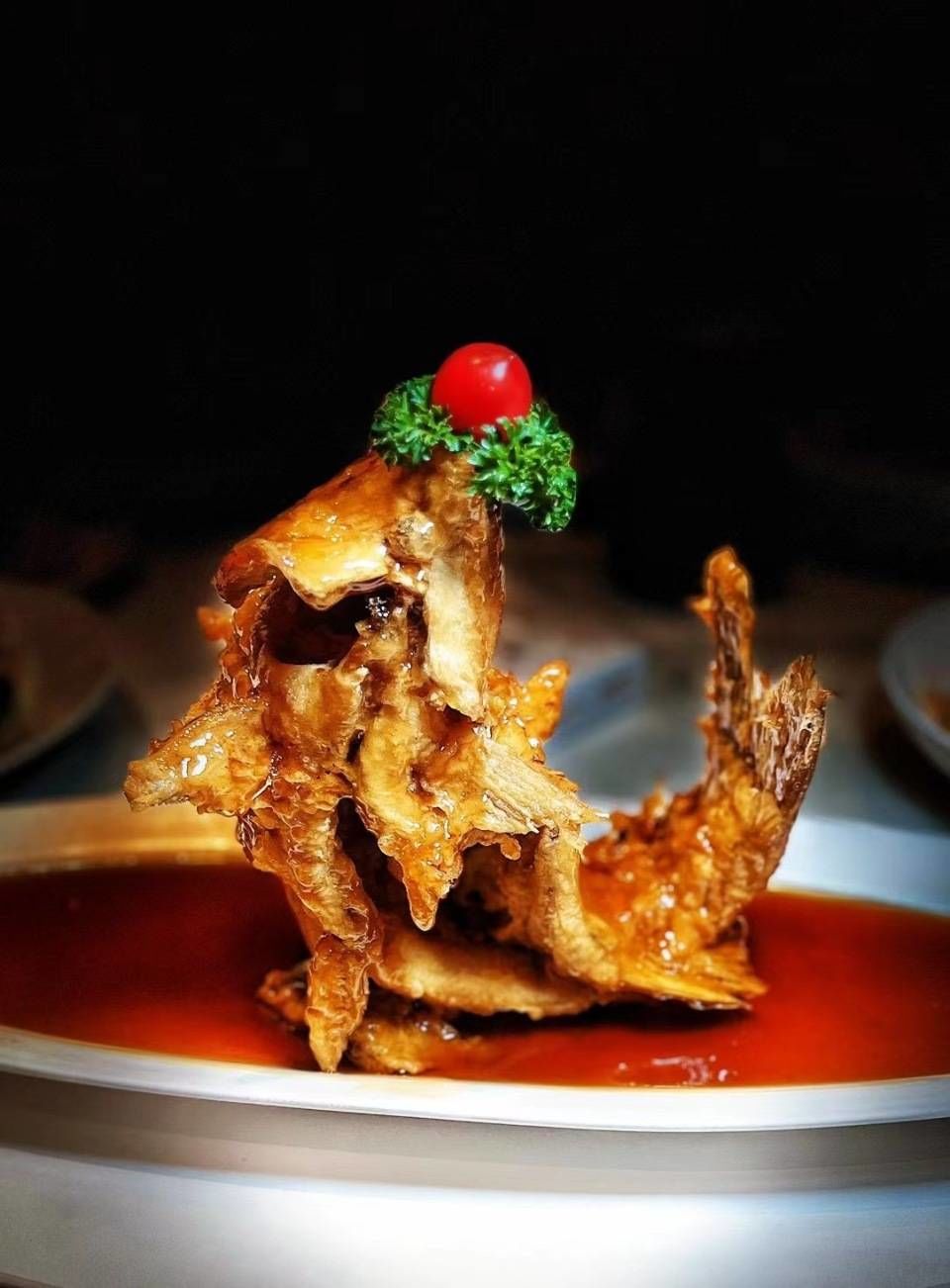 鲁菜是山东的地方菜系,其特点是色香味俱佳