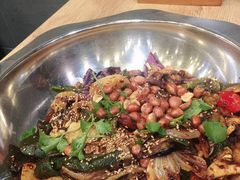 -愉肴麻辣香锅(中山路店)