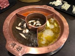 菌王奇香锅-滇釜火锅·能喝汤的火锅(车公庄店)