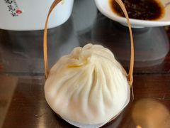 四只蟹黄-锡笼记·无锡小笼(水岸店)