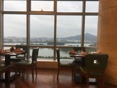 -湖景知味西餐厅•自助餐• 轻食(南京金茂威斯汀大酒店)