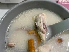 -洪氏嗨捞·广东猪肚鸡·椰子鸡火锅(西咸万象城店)