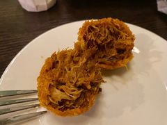 炸手撕猪肉球-瑞食酒馆 La Taverne Suisse
