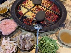 -渝嘴小老弟老火锅(华新村店)