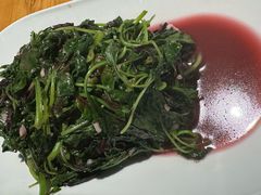 -帅巴人舅母子腊蹄民俗村