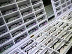 -臻美视爵眼镜·明月·依视路·蔡司折扣店(广渠门店)