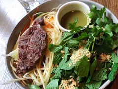 泰式煎牛肉泰碗配绿咖喱酱-Wagas沃歌斯(大学路店)