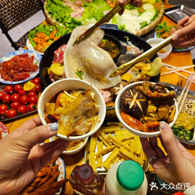 台东万佳广场院内 ️店里营业到凌晨1：00