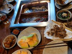 -老牌坊云南鱼豆花火锅(爱建店)