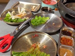 -围炉肉舍•炭烤活鳗•丹东海鲜烤肉(步行街店)