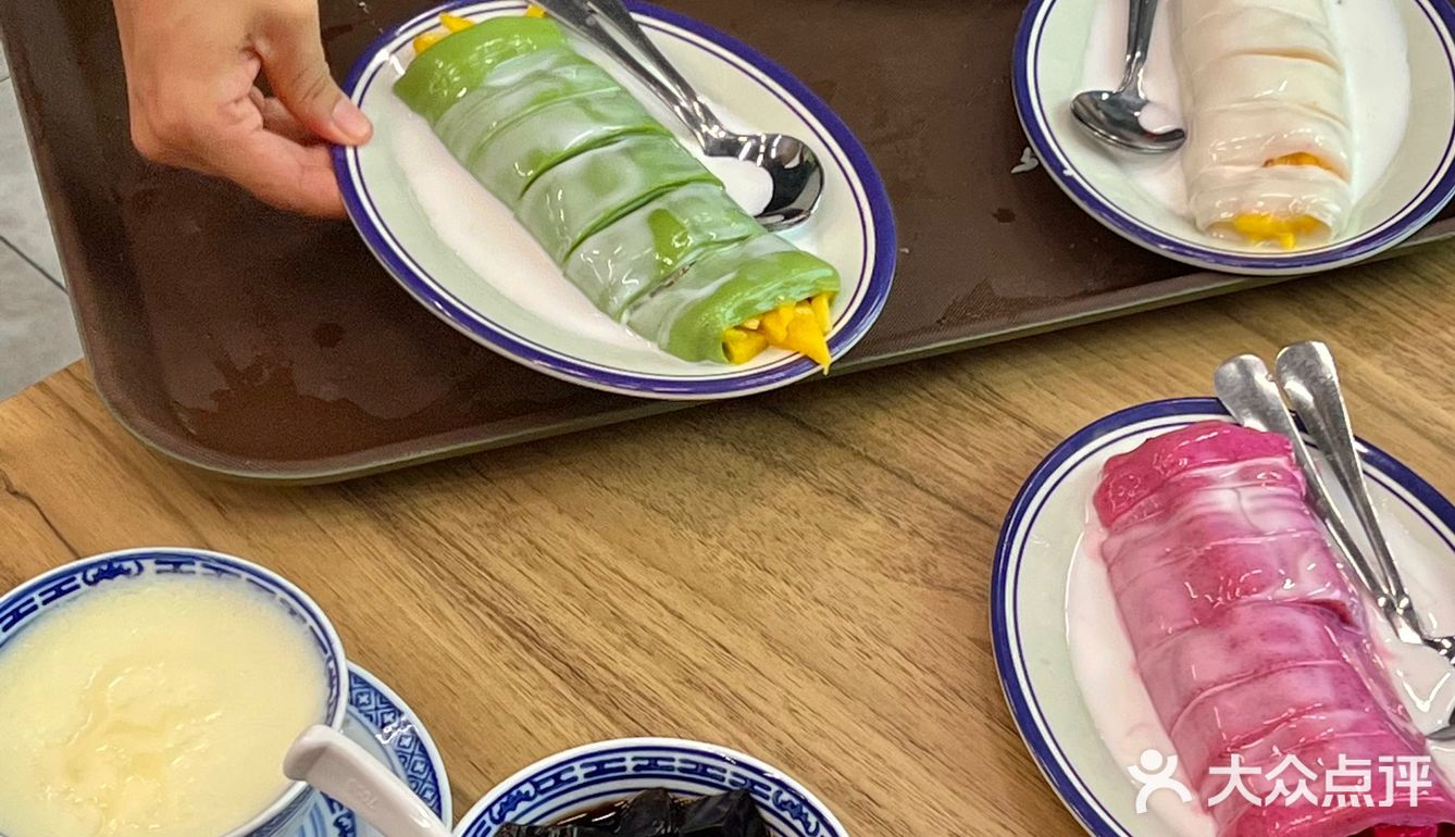 胡同里全是街坊叔叔阿姨的店，别提多正宗了