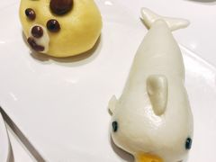 笨笨熊和小海豚-嘉和一品(长江道店)