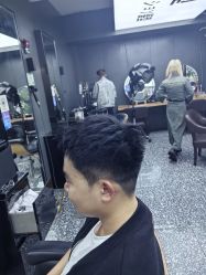 -藤野造型专业烫染接发