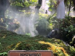 -Chom Cafe and Restaurant