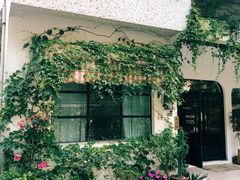 -彳亍咖啡·这里(水湾路店)