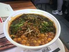 杂酱酸辣粉-荀记肉夹馍(三八家乐福店)