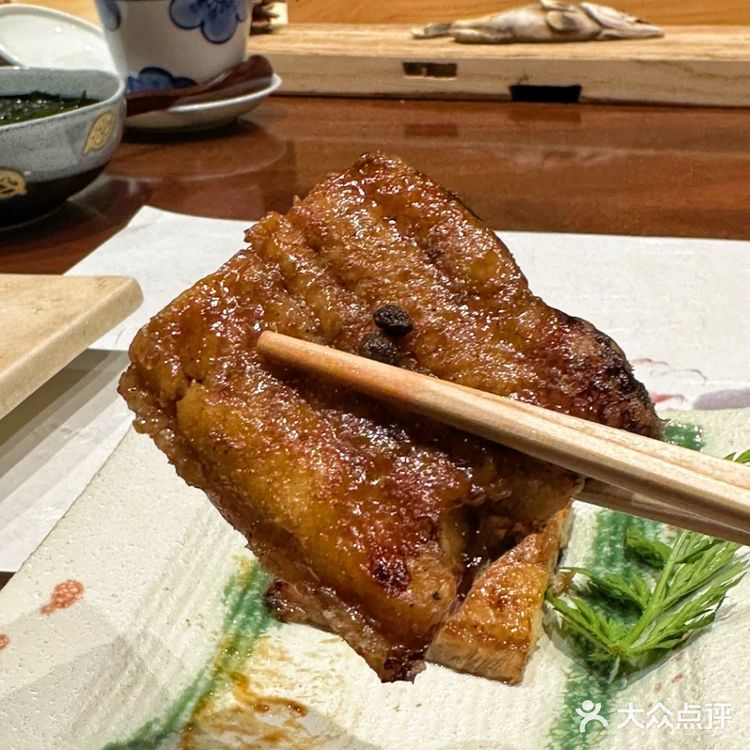 一板之隔，赏大师傅一捏一握之间的美食文化艺术