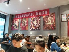大堂-爆炸头阿姨小四川正宗川味小吃(无任何分店)