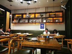 大堂-聚串门儿·东北烧烤(信义坊店)