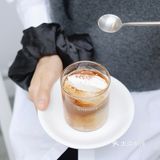 香港｜街巷里的纯白简约风咖啡店☕️