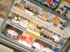 面包甜点陈列柜-DQ·蛋糕·冰淇淋(万象城店)