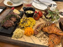 -Mark&Mars Restaurant