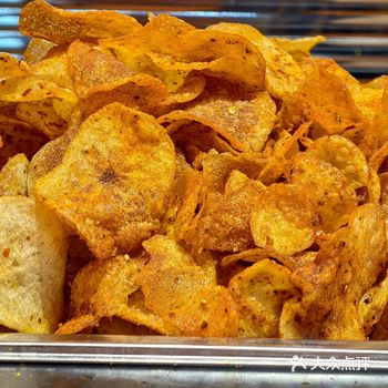 今天朋友推荐我去尝一下“尕穆儿烤肉”一进店门