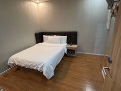 -汉庭优佳(上海娄山关路地铁站店)
