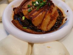 白馍配扣肉-张刚餐饮(春晓馨苑店)