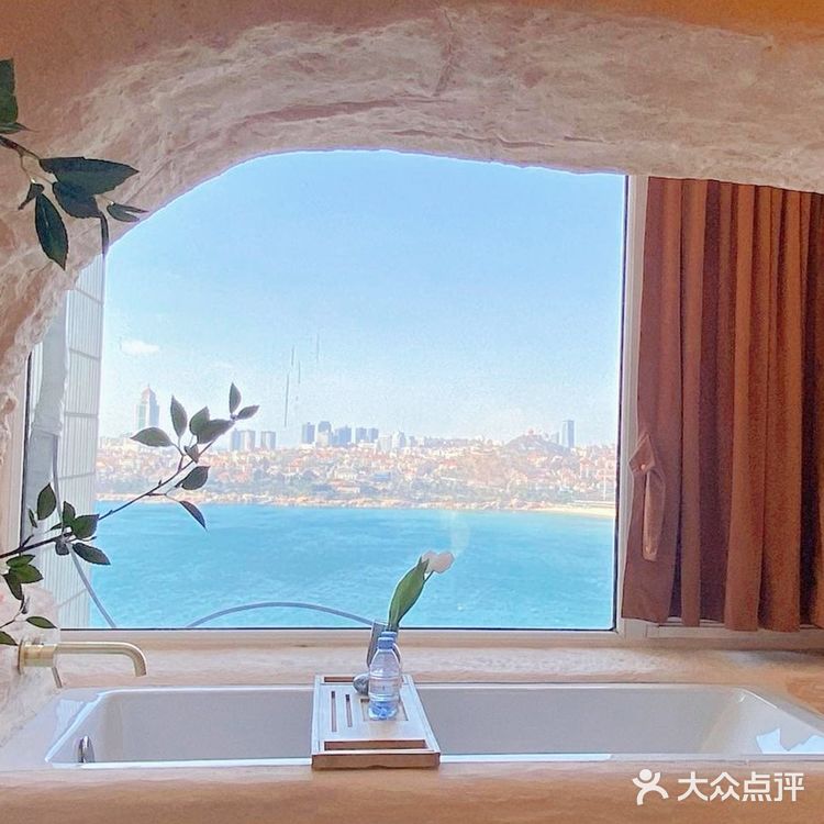这家青岛洞穴海景民宿太上头‼️ 200块躺看大海